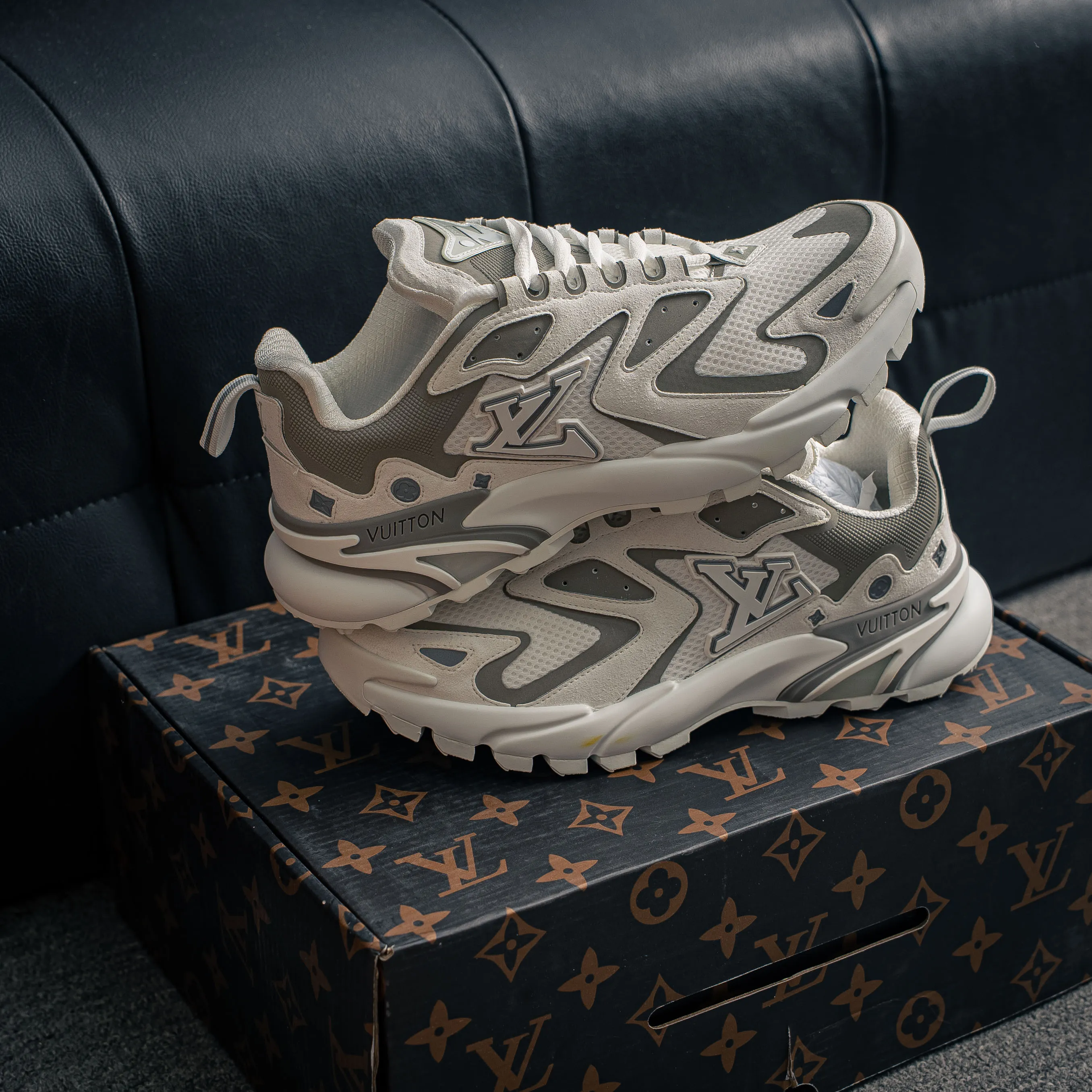 【YS 】 Premium LV Classic New Arrival Sneakers ✦ 1:1 ， ， ✦ Cowhide Leather Shoes ， LOGO ✦ + ，